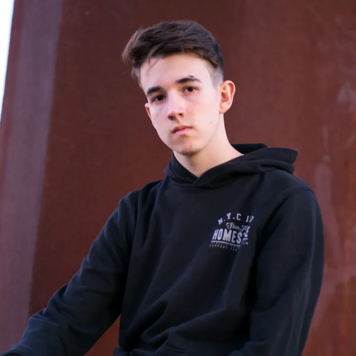 @godeik
