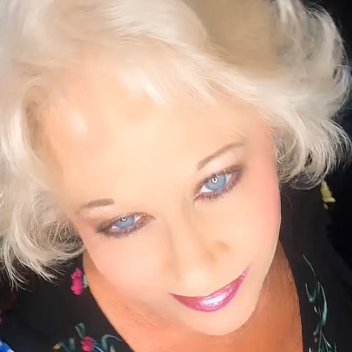 @1blue_eyeddiamond