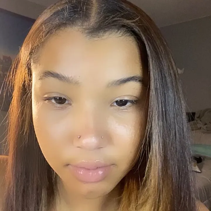 @hernameisava_