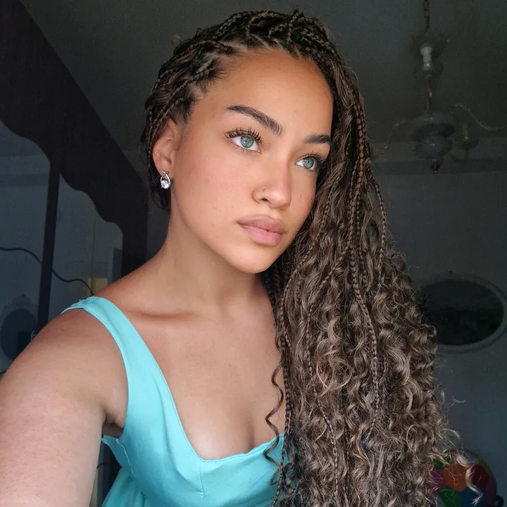@vanessaforni__