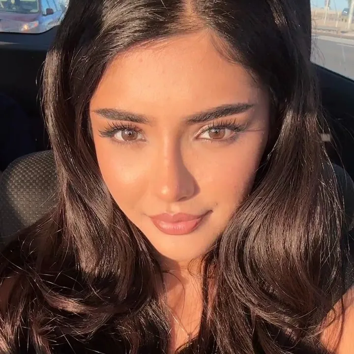 @ava.roxana