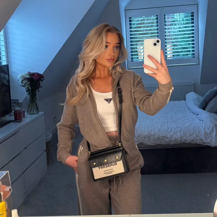 @miadawson17