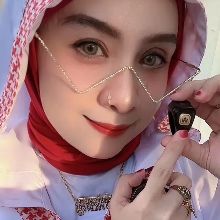 rhiany_efhendy