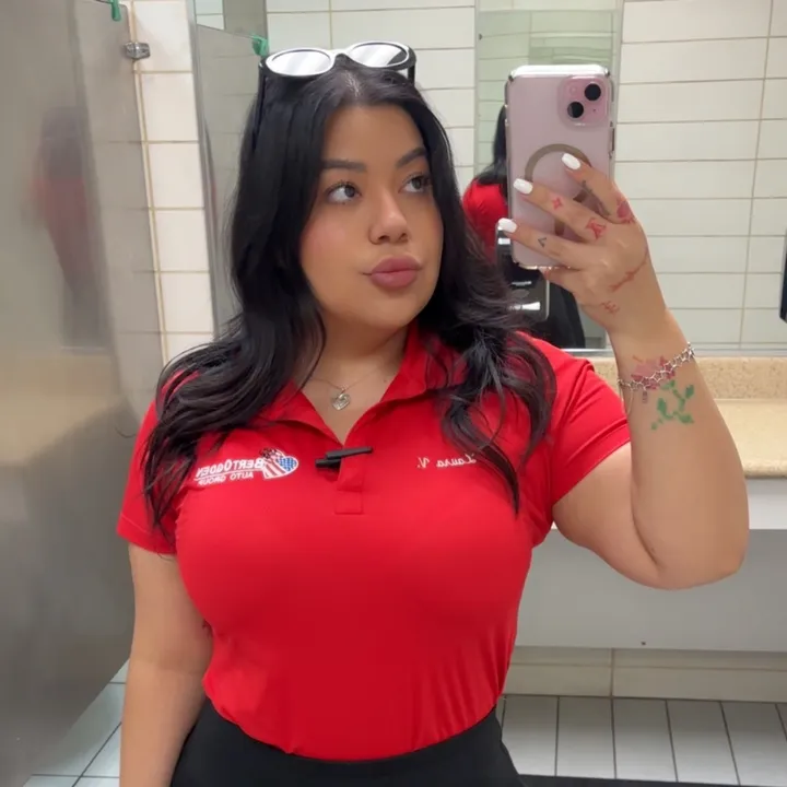 @thelauravillalobos