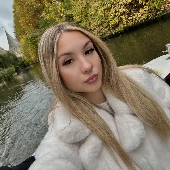 @lydiaaadam