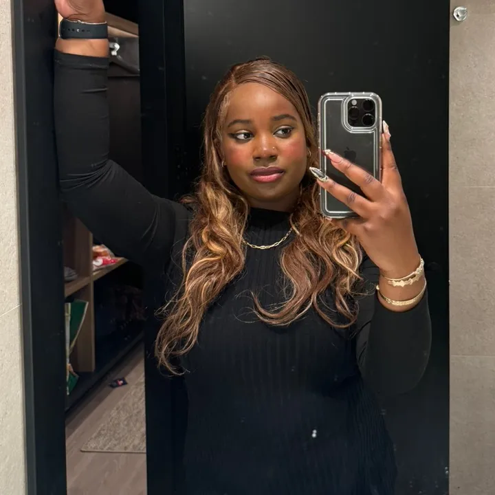 @callmerosebelle