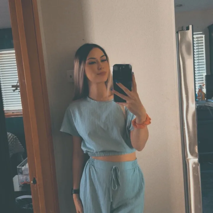 @adoseofv___