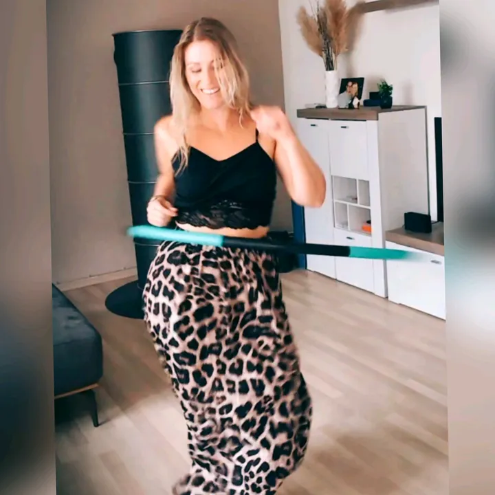 hulahoop_nicky