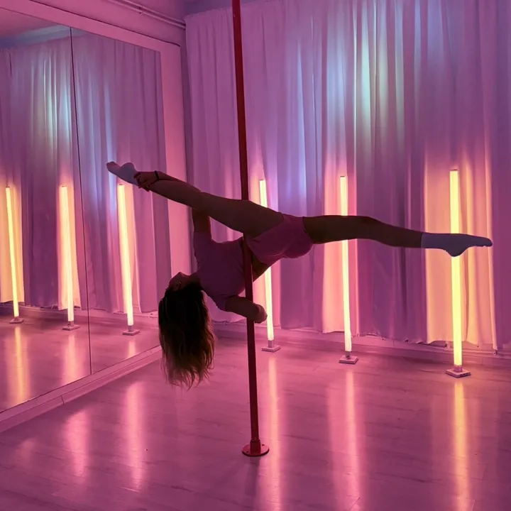 poledance_charlotta