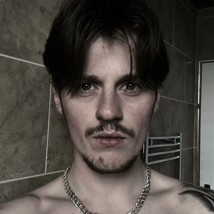 @lewis_maxi