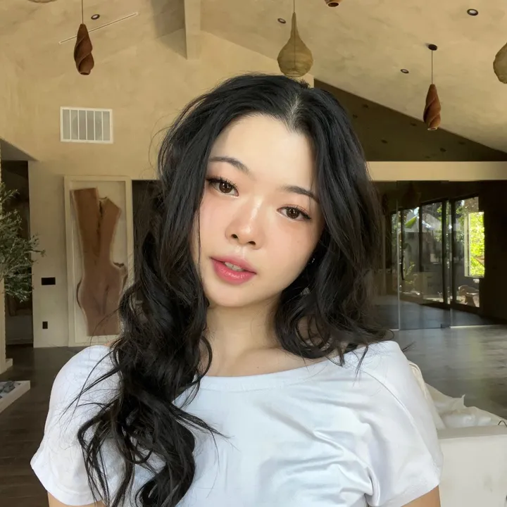 m0llyjiang