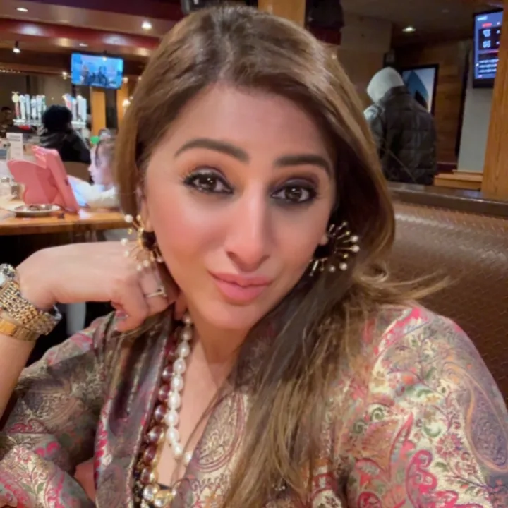 pinkkyzohra8