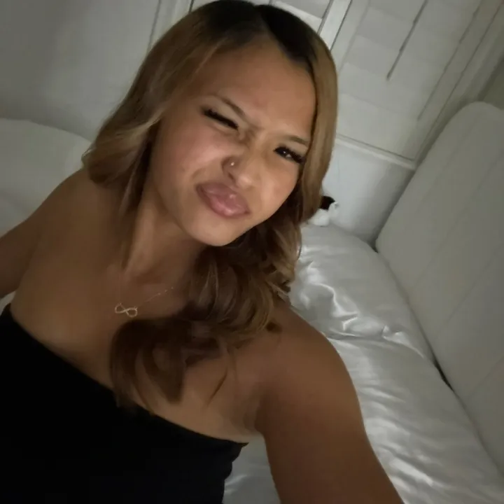 @shesthegirlnextdoorrr