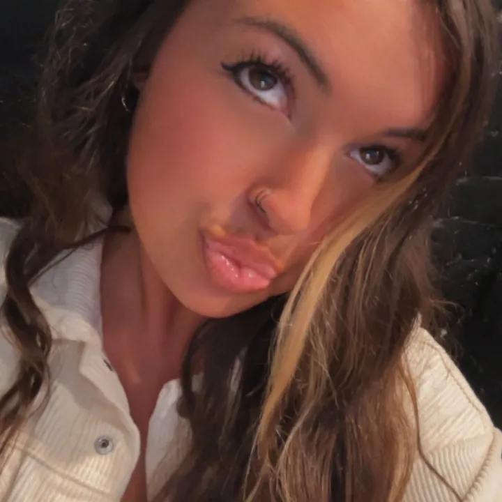 @shy_nich0le