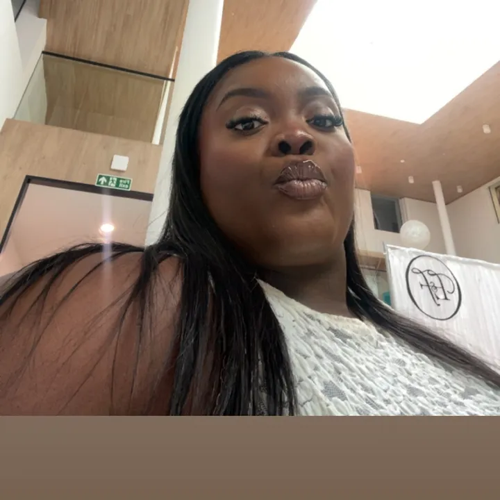 @eleniaax