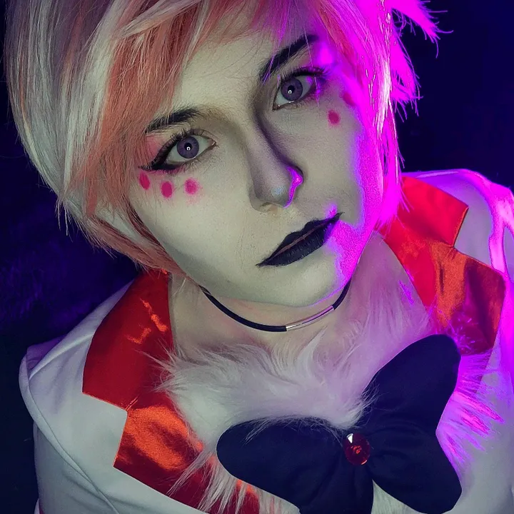 cracked.crown.cos