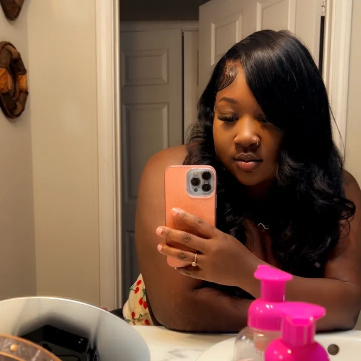 @naellynicole