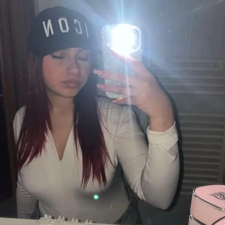 @_elenaporreca_