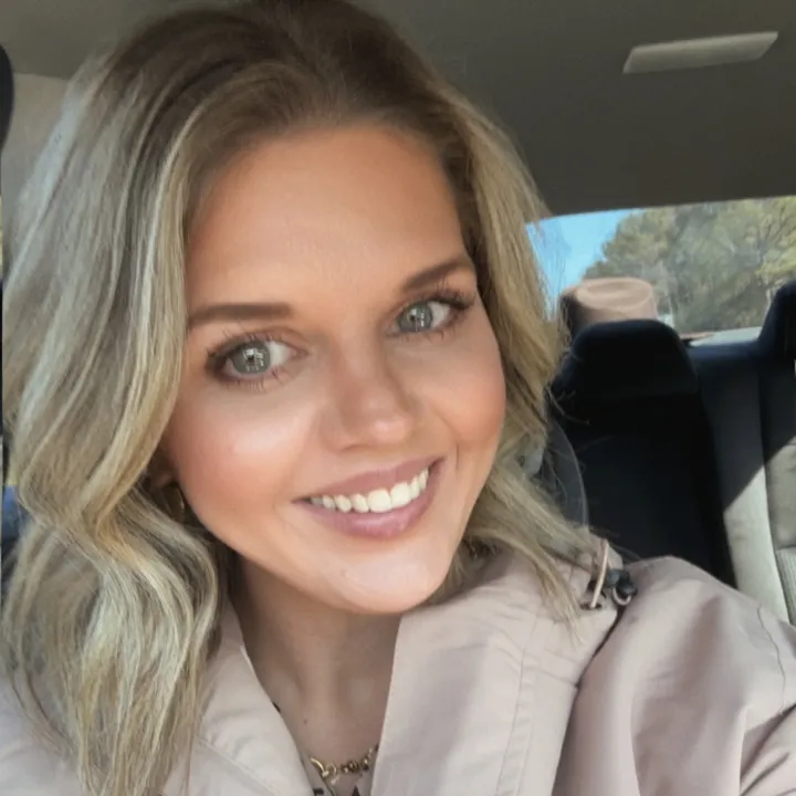@chelsea_bates