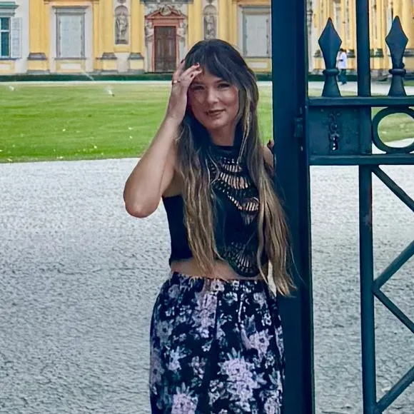 @kimberneverlands