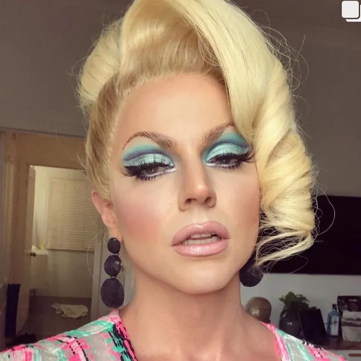 @courtneyact
