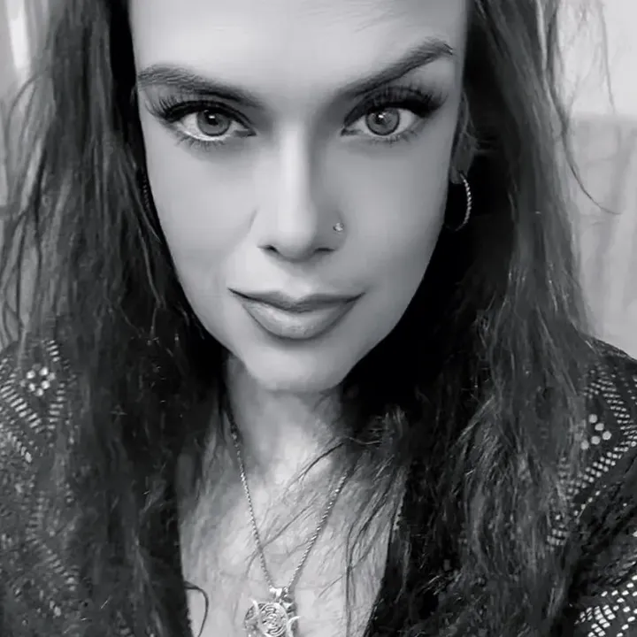 @glitch_queen76