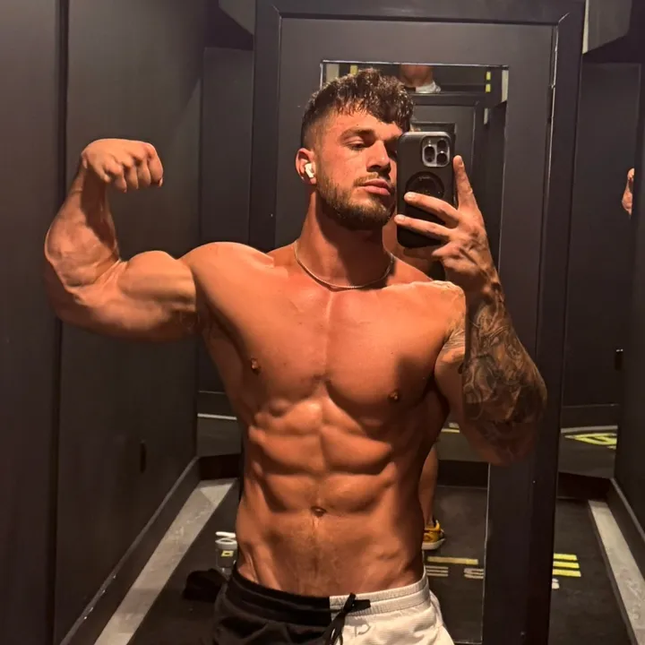 @freakyfitking