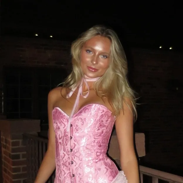 @taralumulholland