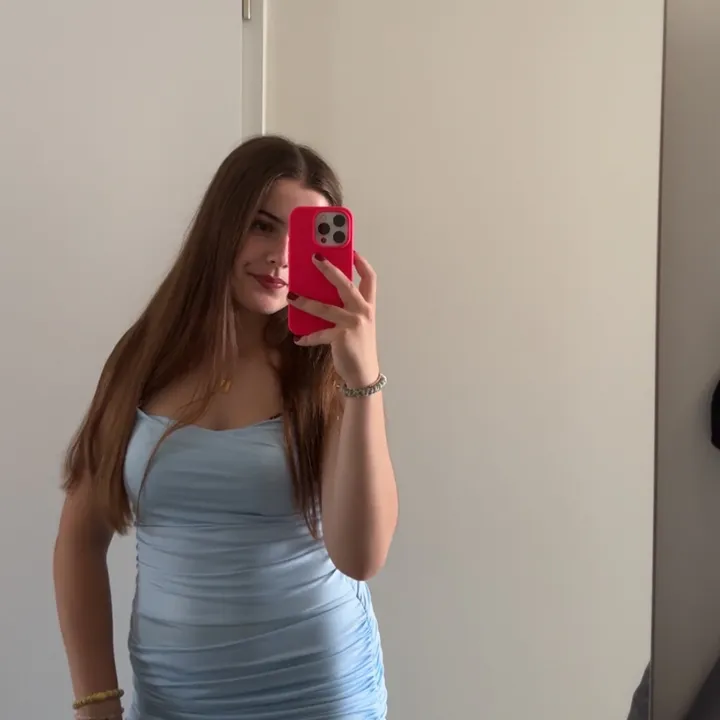 laraaa_0316