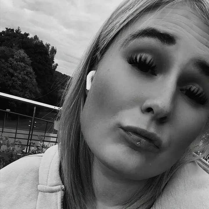 @theresahx
