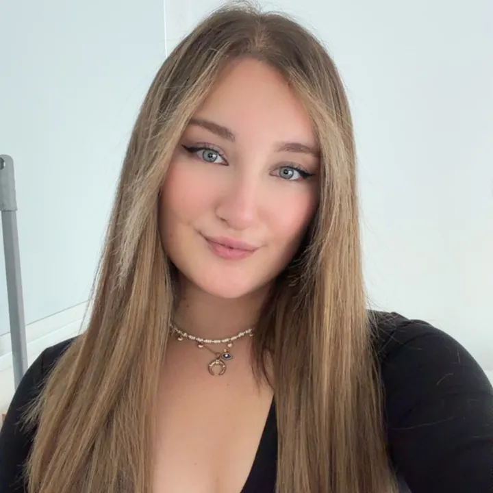 @realevelynka