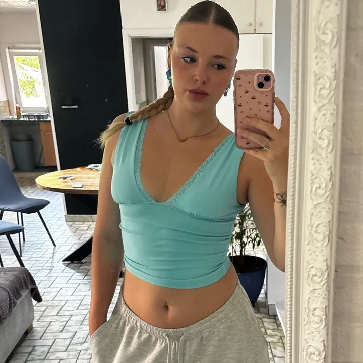 @x_llen1