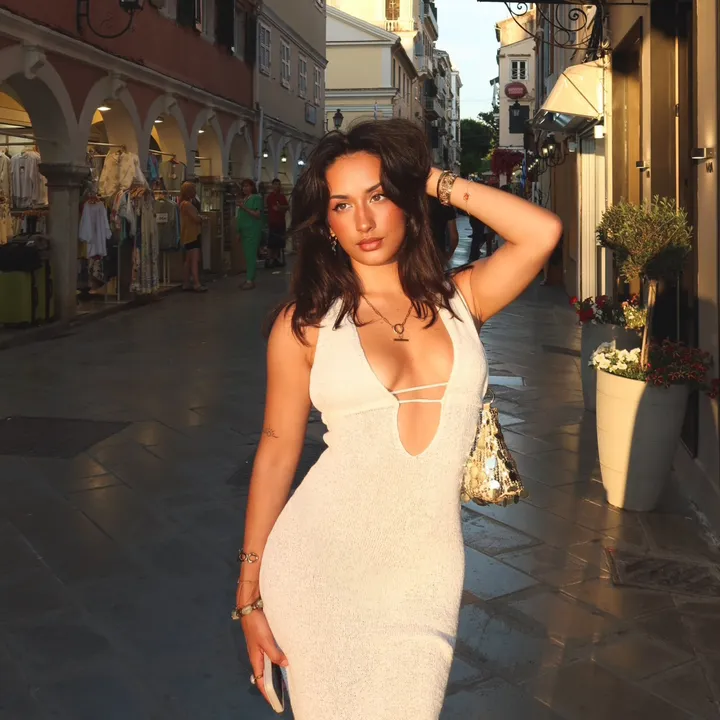 @bellaafre