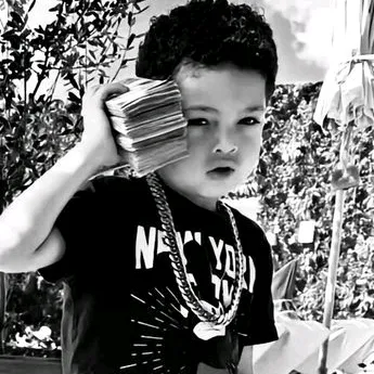 @eyo_hoxha