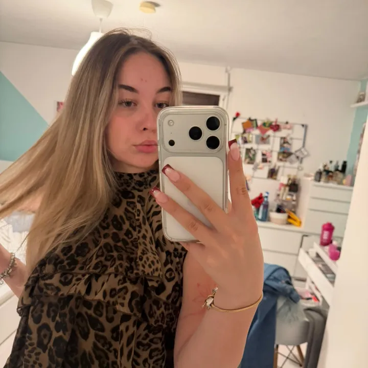 @leoni_.marie