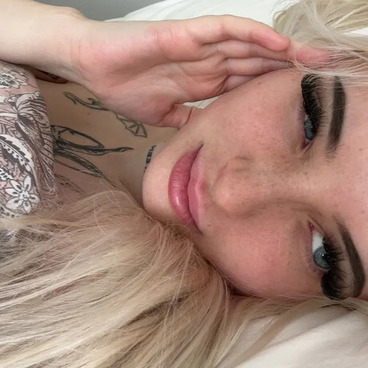 @vikkzy