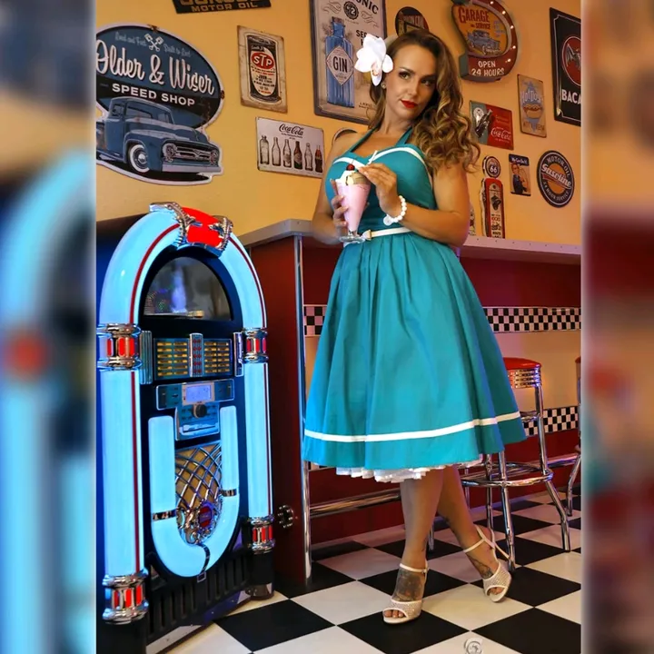missjunepinup