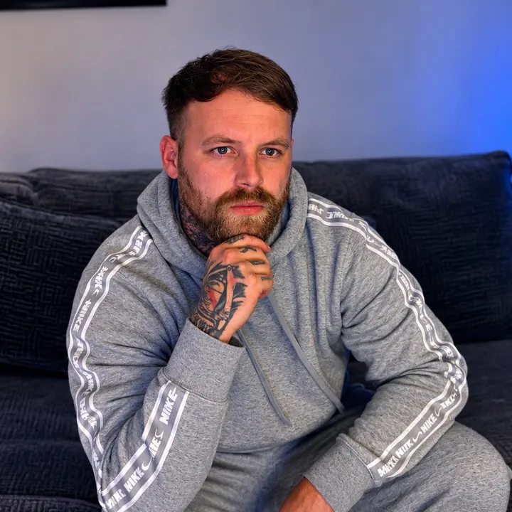 @joshyyc_
