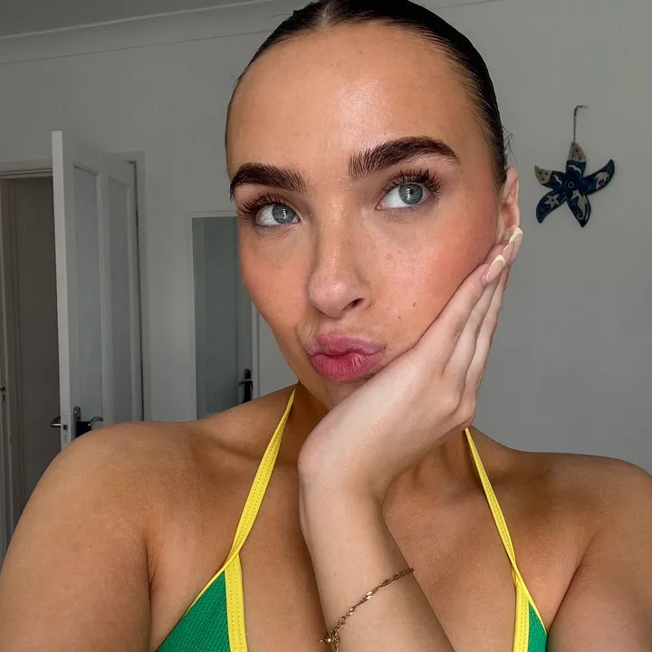 phoebebroughtonx