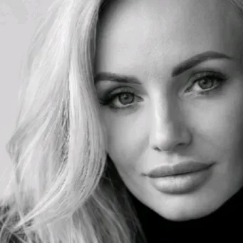 @_revolutionqueen_
