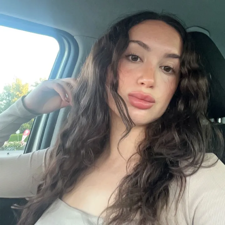 nicoledve