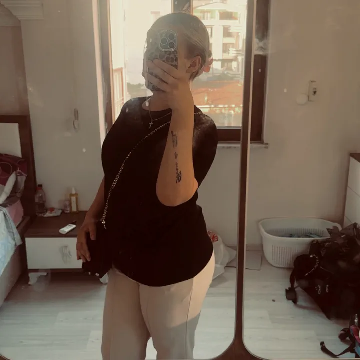 @28._larissa