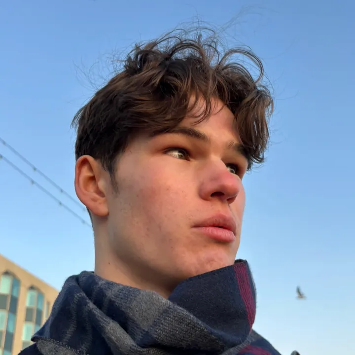 @luke.thompson_