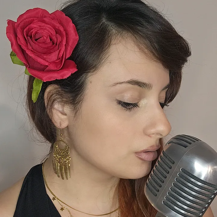 @annathevoice_