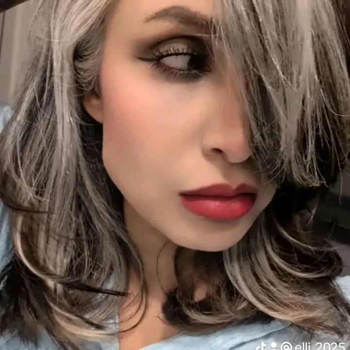 elli_888_