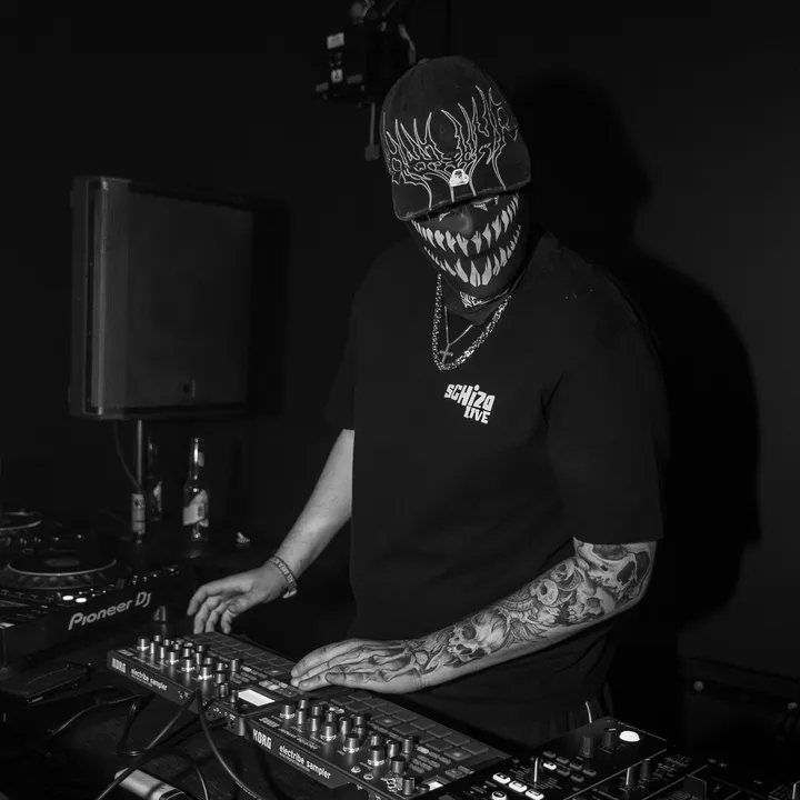 schizo.liveact