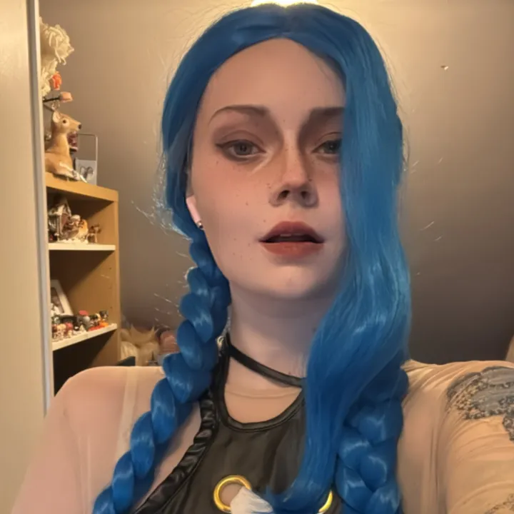 @the_hollster