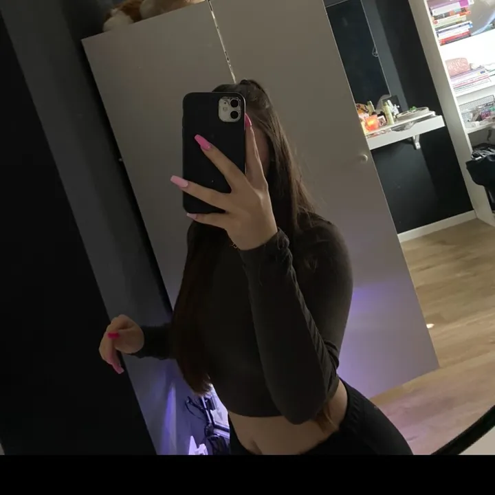 @lenaavagliano