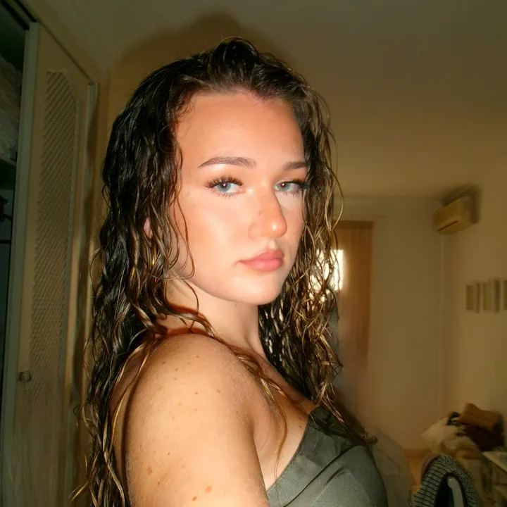 @leoniee1025