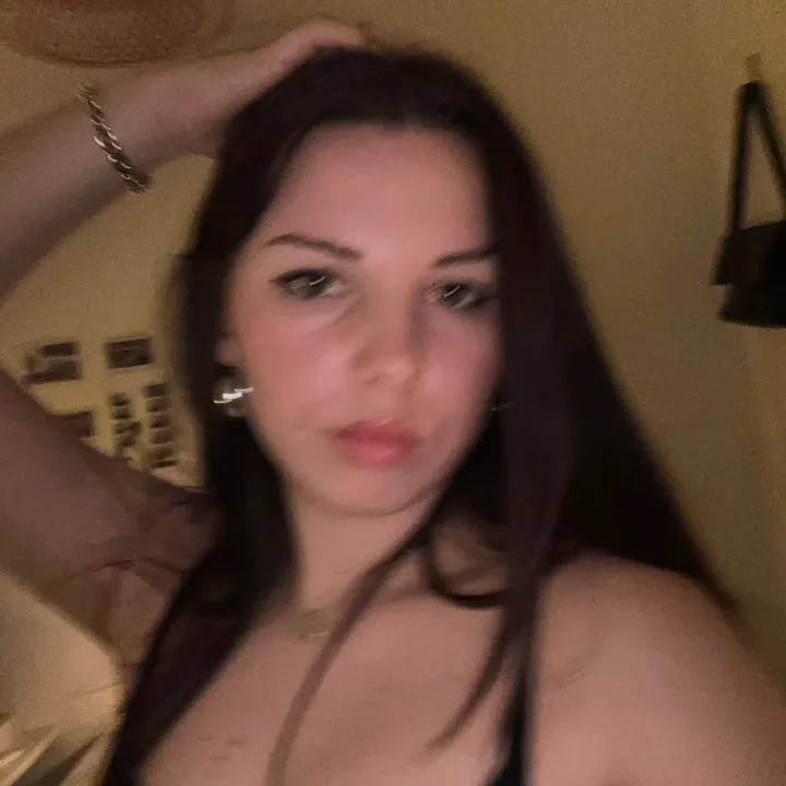 @tehehebella